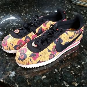 Women's Nike shoes